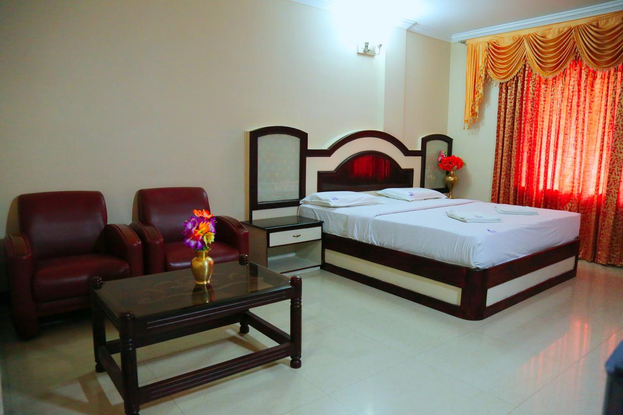 Hotel Vels Court Palni Exteriér fotografie